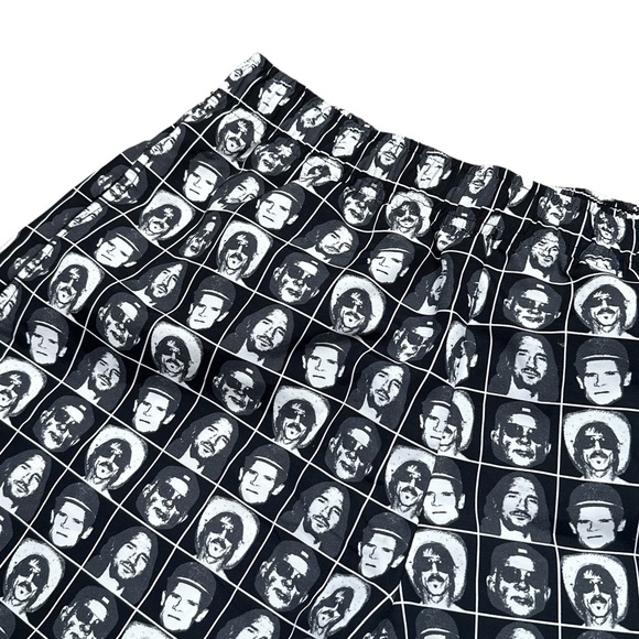 Red Hot Chili Peppers Unlimited Love All Over Print Mesh Lined Shorts Mens S - Picture 4 of 9